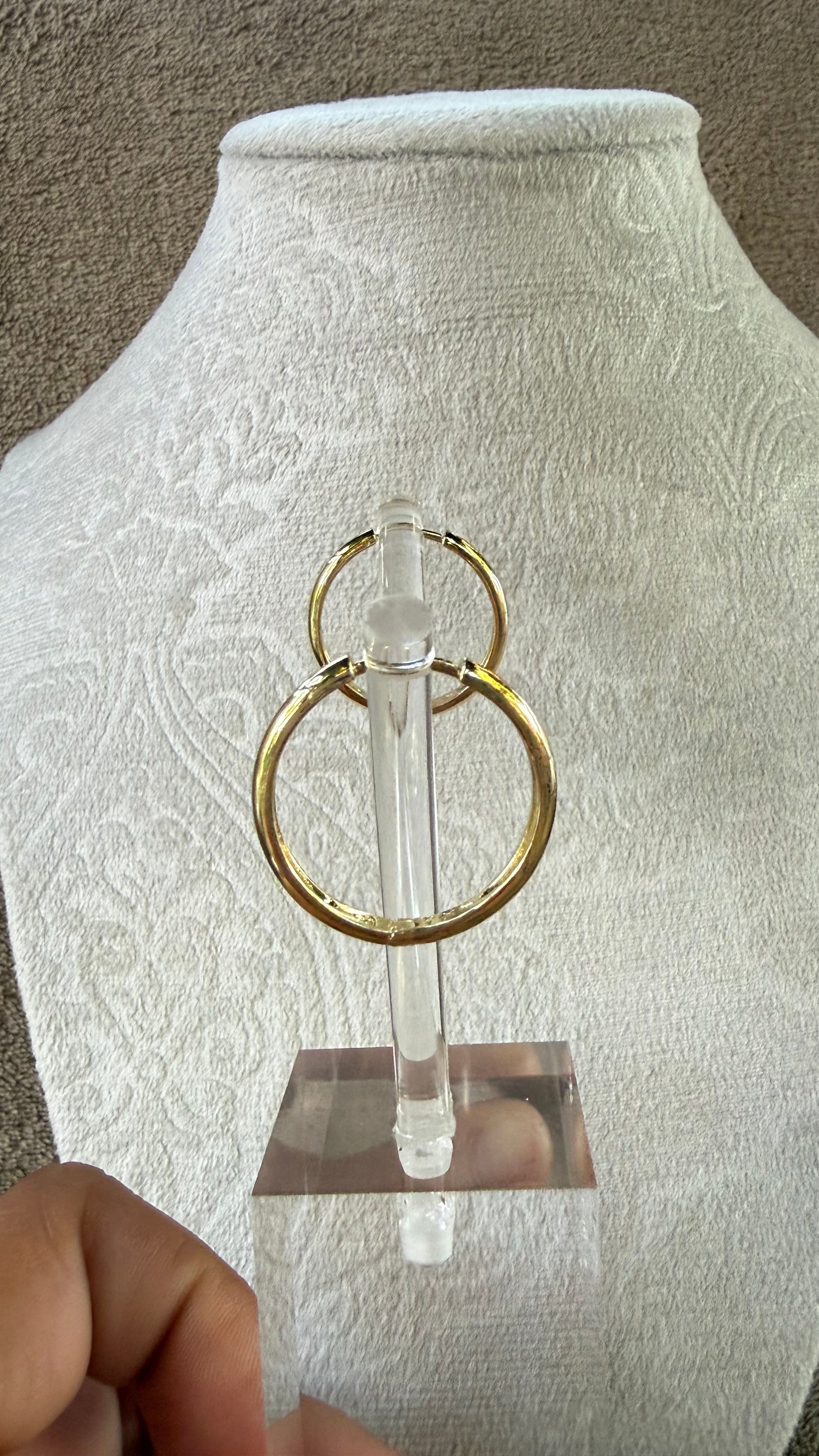 Earrings hoops